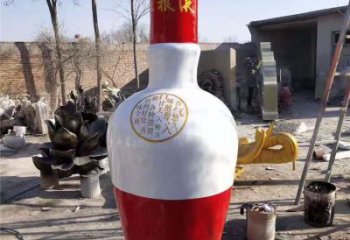 酒瓶雕塑廠家，景區(qū)廣場擺件，玻璃鋼酒瓶雕塑制作
