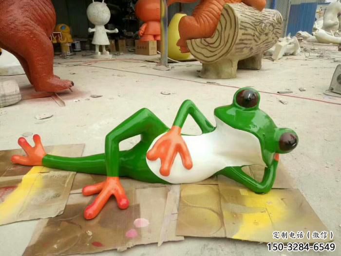 玻璃鋼青蛙雕塑 風(fēng)景區(qū)彩繪雕塑 抽象擺件