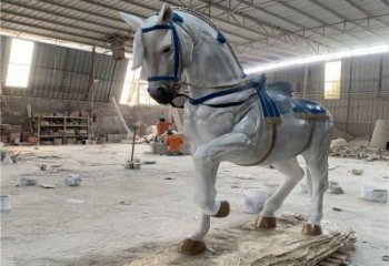 操場戰(zhàn)馬雕塑，公園題材，動物主題