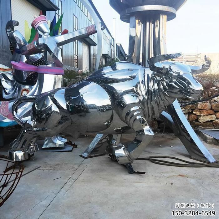 城市犀牛雕塑，網(wǎng)格體育雕塑，古銅效果