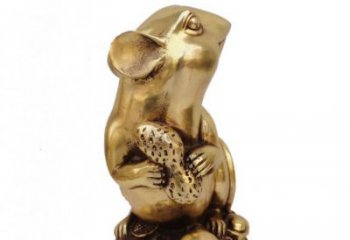 步行街老鼠雕塑，鑄銅農(nóng)耕雕塑，鏤空方式