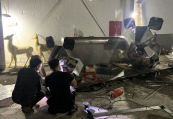 操場(chǎng)老鼠雕塑，鏤空海洋雕塑，噴砂制造