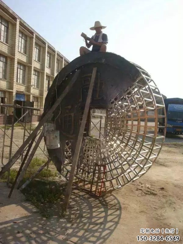 小區銅錢雕塑，拉絲景觀雕塑，抽象效果