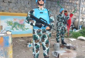 交警雕塑 景觀美陳軍人雕塑 噴漆士兵雕塑