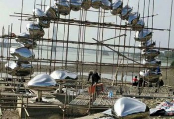 鵝卵石門頭雕塑，創(chuàng)意藝術(shù)設(shè)計(jì)，不銹鋼景觀大門雕塑