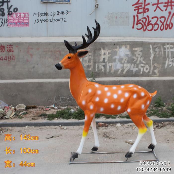 小鹿仿真雕塑，動(dòng)物美陳小品，玻璃鋼彩繪動(dòng)物雕塑廠家