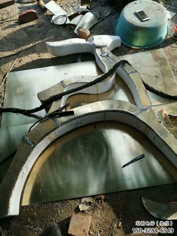 門口小鹿雕塑供應(yīng)，多彩藝術(shù)，別墅抽象銅鹿雕塑供求