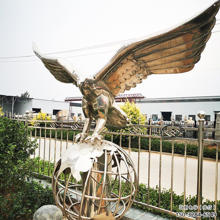 地球儀雕塑制造商，酒店擺件，老鷹踩地球儀雕塑定制廠家