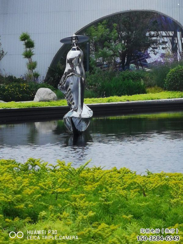 乘船人雕塑指用，小區(qū)擺件，廣場(chǎng)不銹鋼乘船人雕塑制作