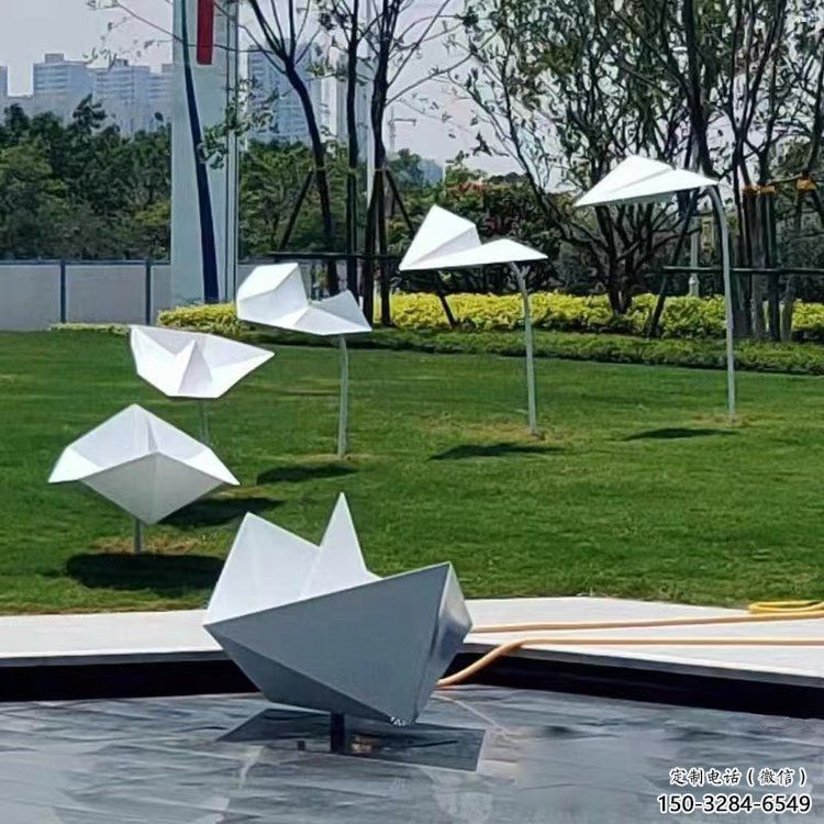 紙船雕塑優(yōu)選，白鋼構(gòu)件，景觀折紙船雕塑廠家