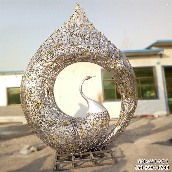 孔雀雕塑選用，美陳雕塑，鏤空鐵藝孔雀雕塑廠家?