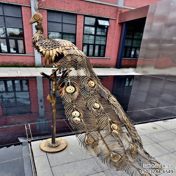 孔雀雕塑創意精選，彩鋼制作，銅孔雀雕塑標準廠家