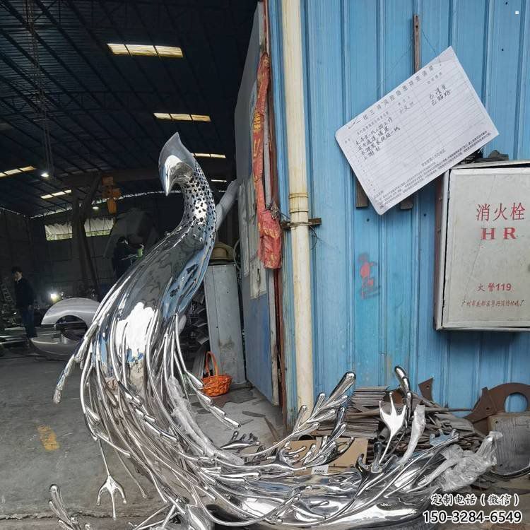 孔雀雕塑展品，花園小品，鏡面鐵藝孔雀雕塑優選