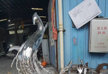 孔雀雕塑展品，花園小品，鏡面鐵藝孔雀雕塑優選