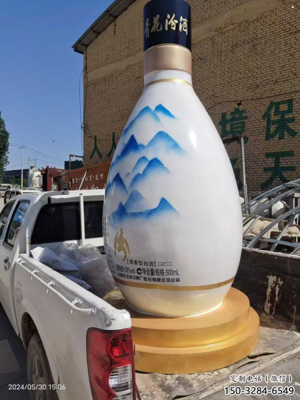 洋酒瓶雕塑定價，街頭雕塑，玻璃鋼洋酒瓶雕塑制作