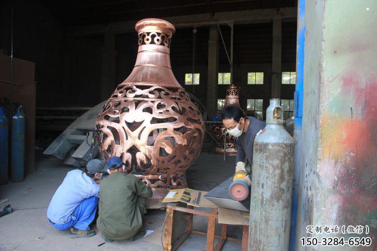 銅花瓶雕塑定做，廣場雕塑，室外銅花瓶雕塑提供