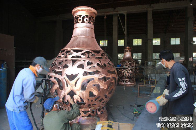 銅花瓶雕塑制作優(yōu)選，戶外雕塑，軟裝銅花瓶雕塑廠家