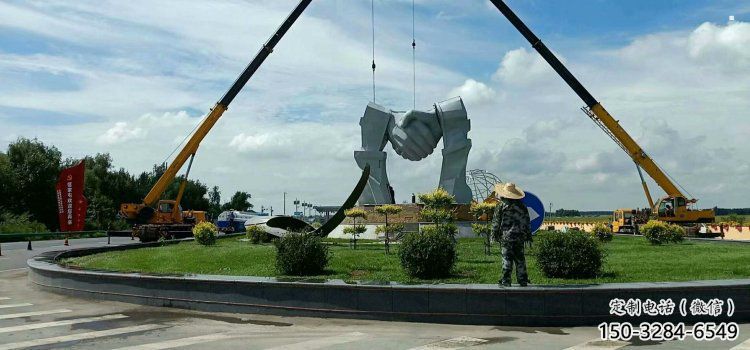 現(xiàn)代握手雕塑制作，景區(qū)案例，景觀不銹鋼握手雕塑定做