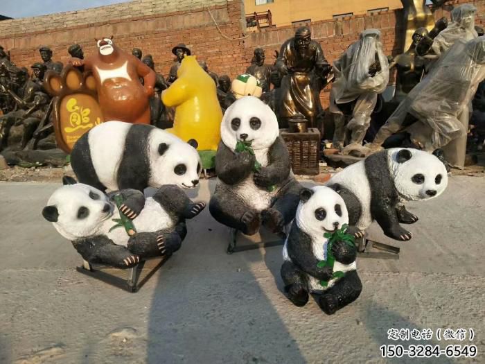 景觀熊貓雕塑選定，美陳雕塑，現(xiàn)代藝術(shù)彩繪熊貓雕塑廠家