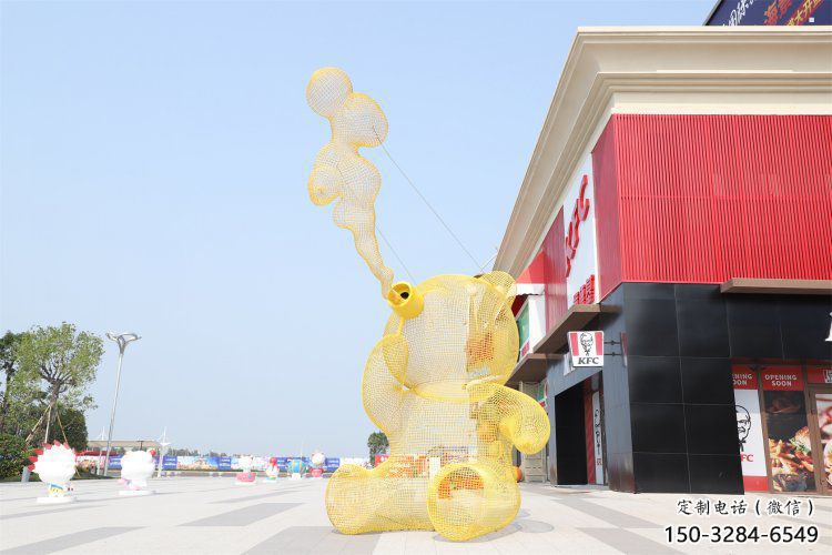 大型熊貓雕塑制作，花園小品，鏤空熊貓雕塑廠家