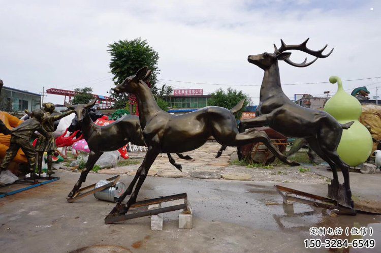 銅陵戶外小鹿批發(fā)，動物雕塑，梅花鹿銅雕塑供求