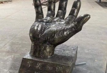 潮州手掌雕塑廠家，公園小品，玻璃鋼手掌雕塑優(yōu)選
