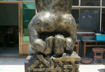 北海握拳雕塑訂做，歐式風格，玻璃鋼握拳雕塑廠家選定