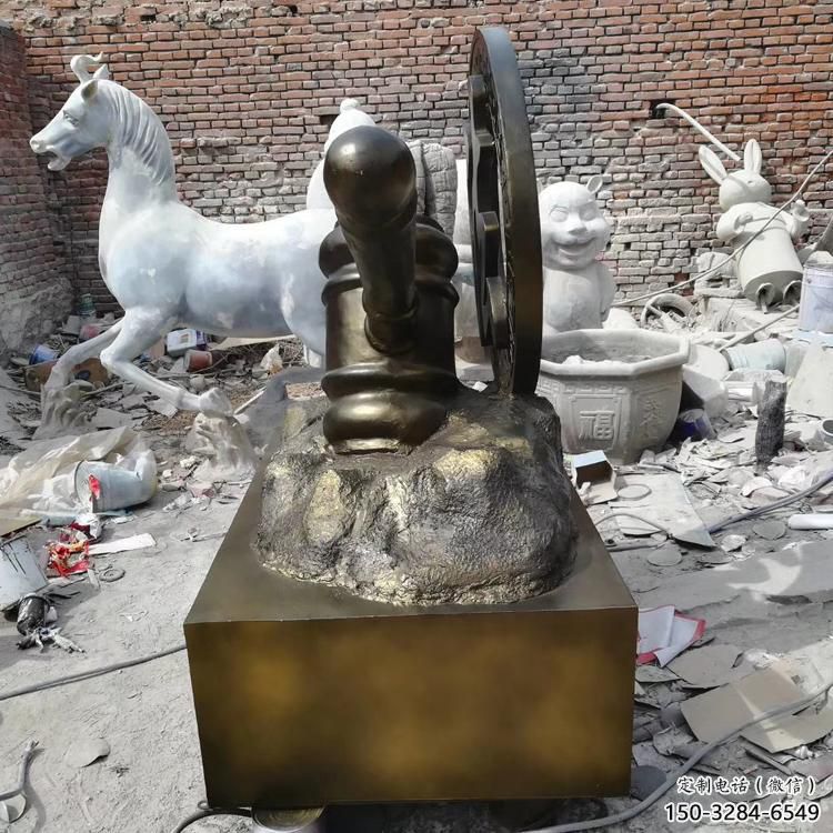 商丘公園錘子雕塑