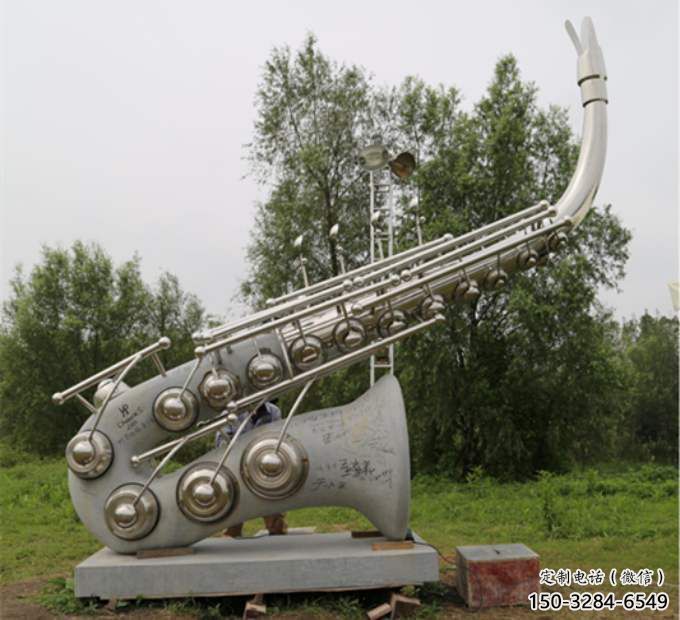 七臺(tái)河街頭薩克斯雕塑