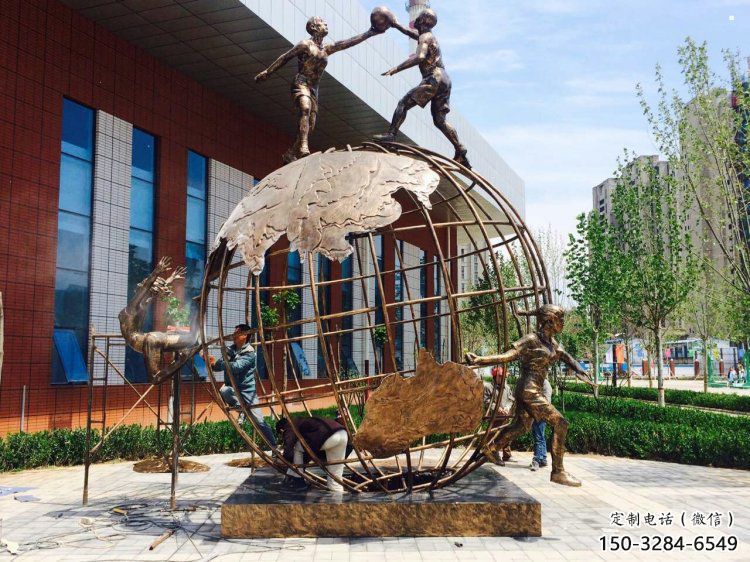 蘇州地球儀雕塑選定，拉絲工藝，地球儀人物雕塑預(yù)定