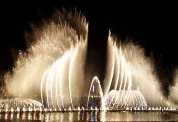 白下水景程控噴泉雕塑，高噴循環(huán)噴水方式設計制作