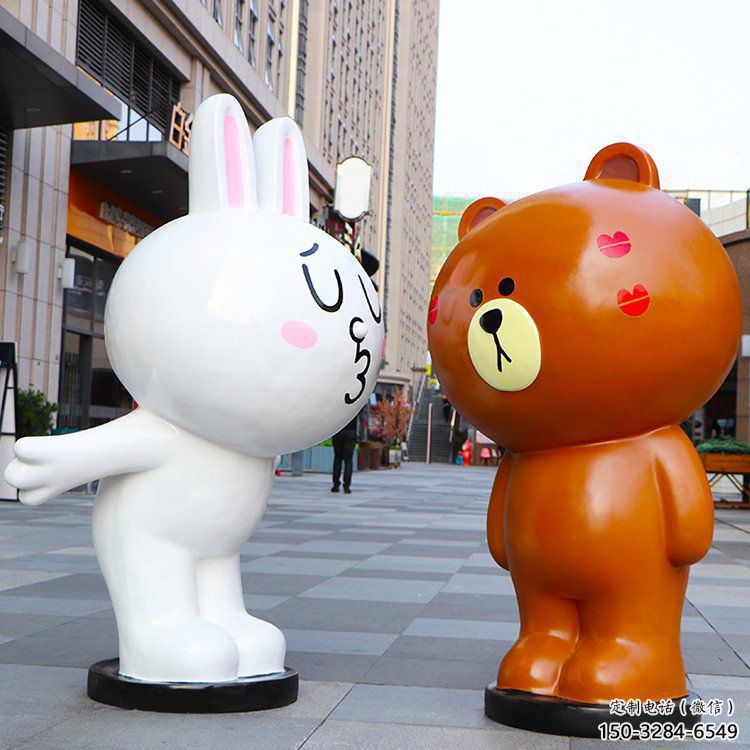 遼陽步行街布朗熊雕塑，玻璃鋼動物雕塑，卡通方式