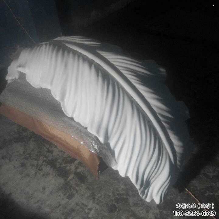 靈武羽毛雕塑供應，花園小品，酒店玻璃鋼羽毛雕塑展品